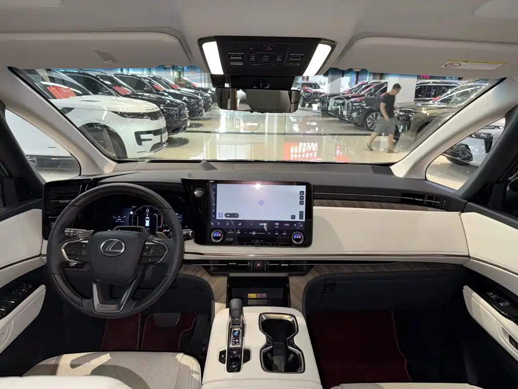 Lexus LM — миниатюра 13