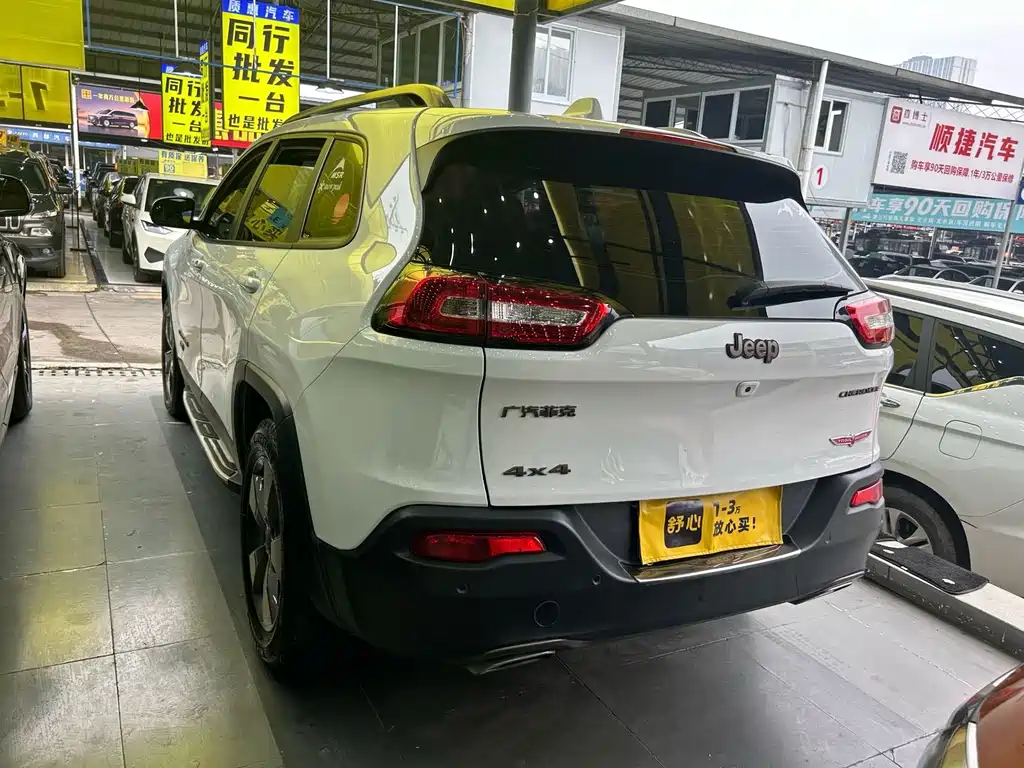 Jeep Cherokee — миниатюра 3
