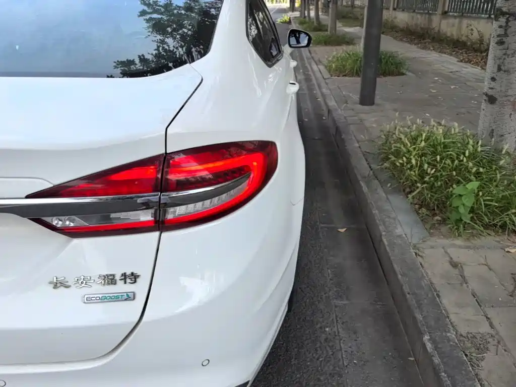 Ford Mondeo — миниатюра 8