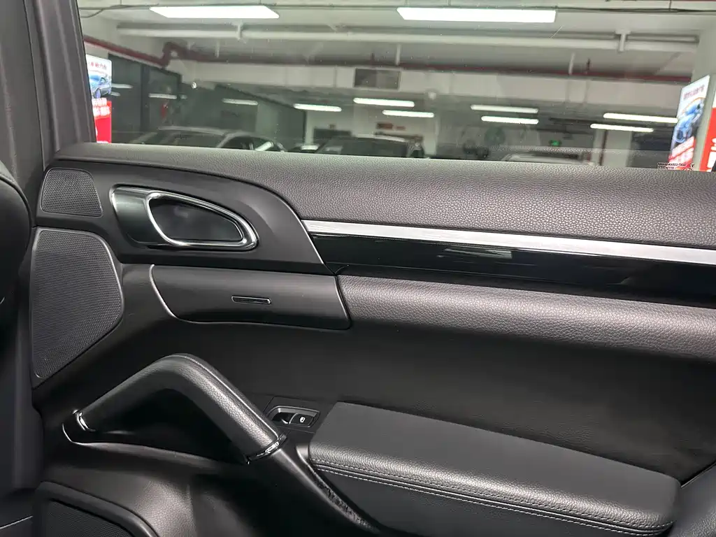 Porsche Cayenne — миниатюра 19