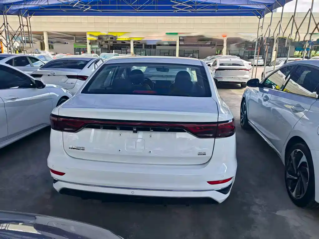 Geely Emgrand — миниатюра 12
