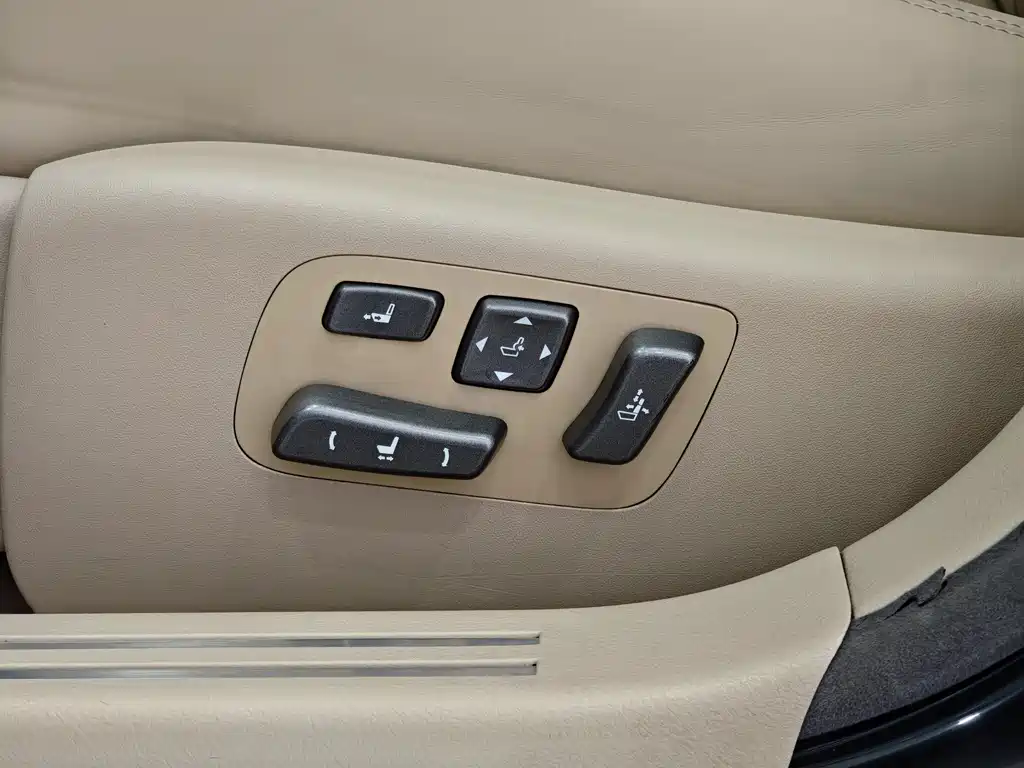 Lexus LS — миниатюра 25