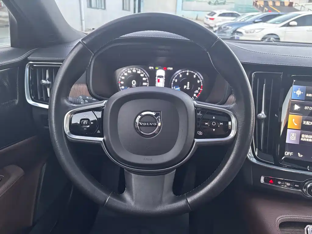 Volvo S90 — миниатюра 13