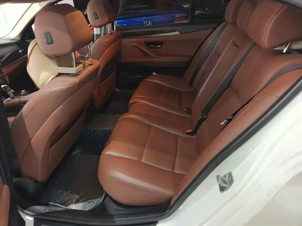 BMW 5 Series — миниатюра 17