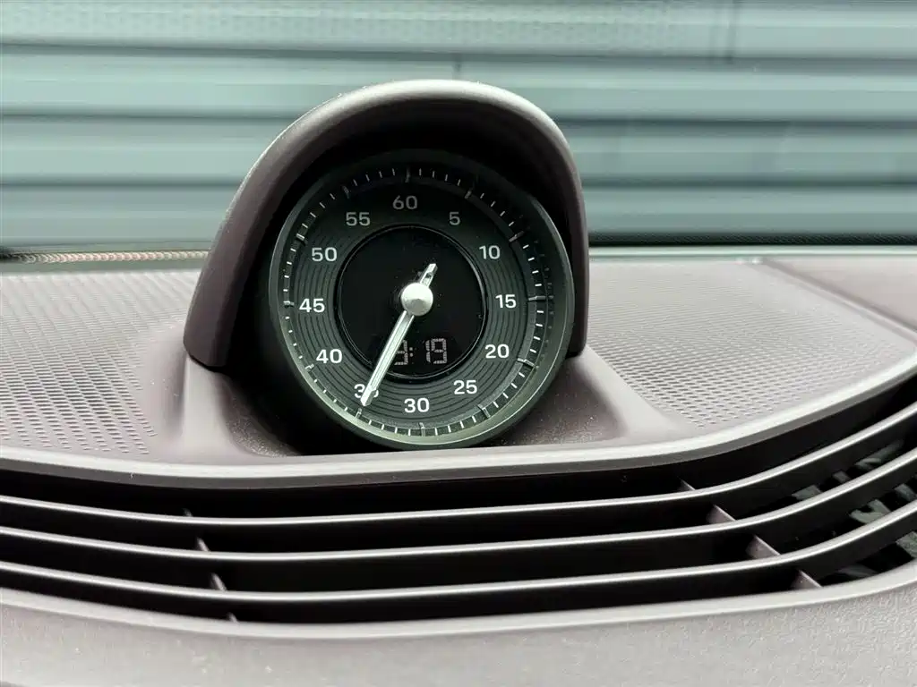 Porsche Taycan — миниатюра 10