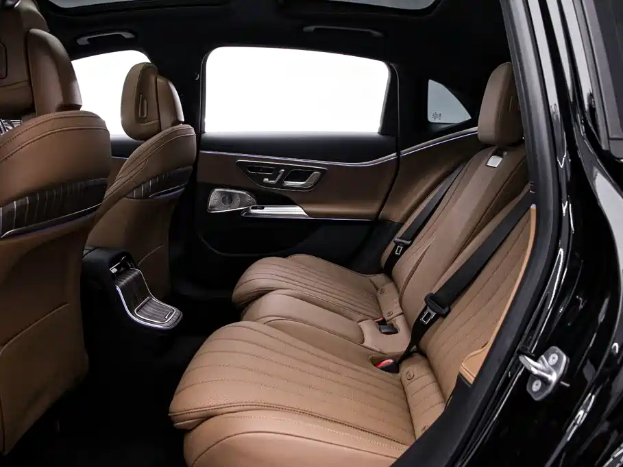 Mercedes-Benz E-Class — миниатюра 17