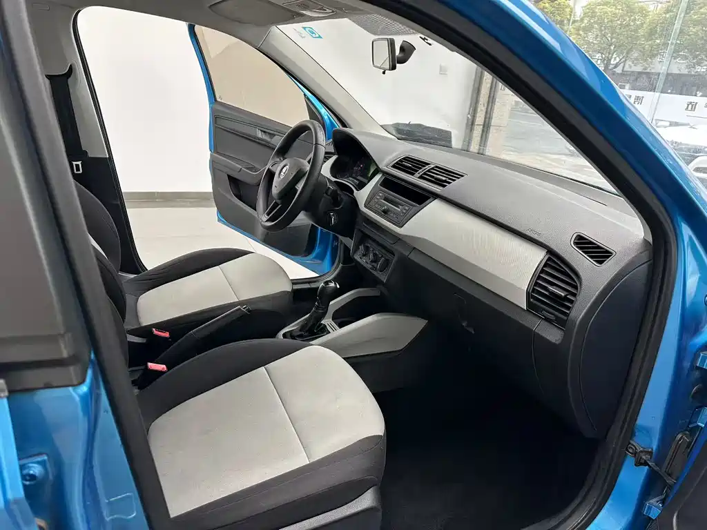 Skoda Fabia 1.4L Auto Forward Edition, фото 4