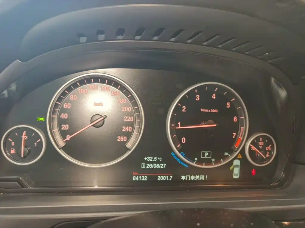 BMW 5 Series — миниатюра 12