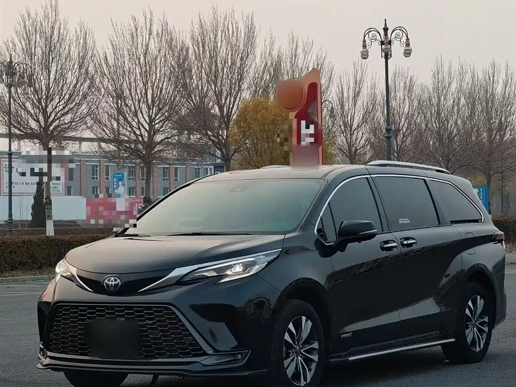 Toyota Granvia 2023