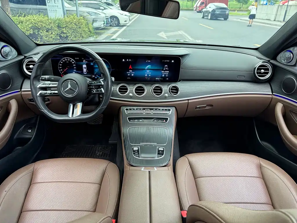 Mercedes-Benz E-Class — миниатюра 7