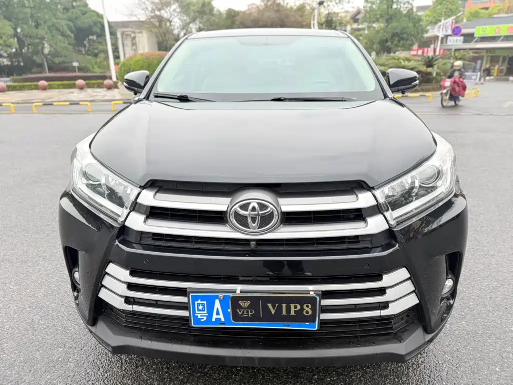 TOYOTA HIGHLANDER