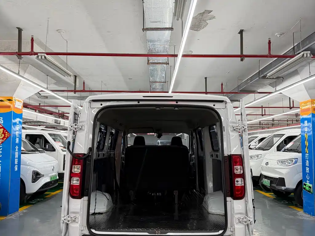Wuling Yangguang — миниатюра 7