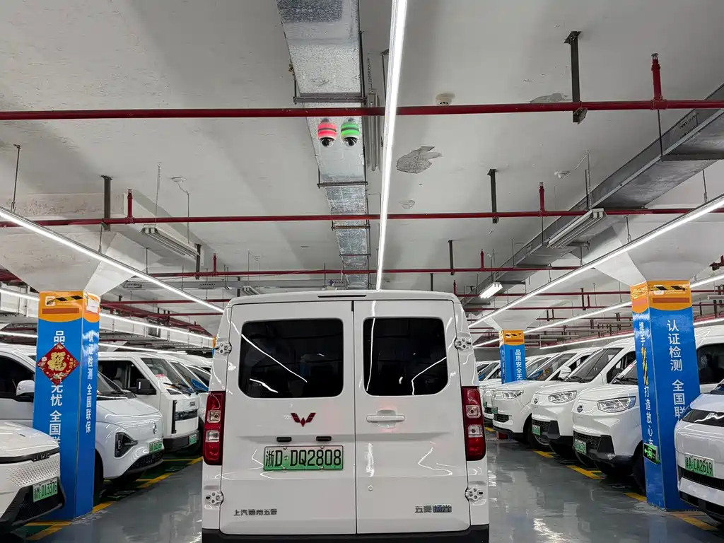 Wuling Yangguang — миниатюра 4