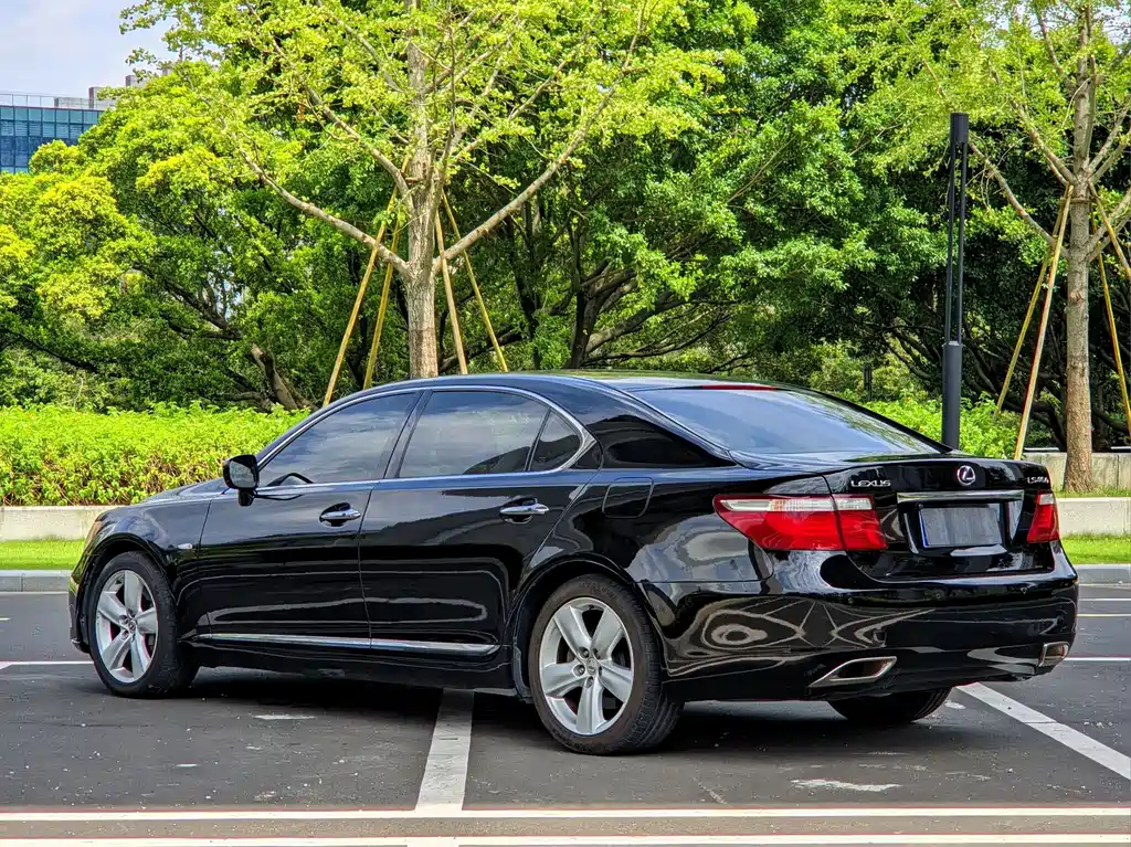 Lexus LS — миниатюра 17