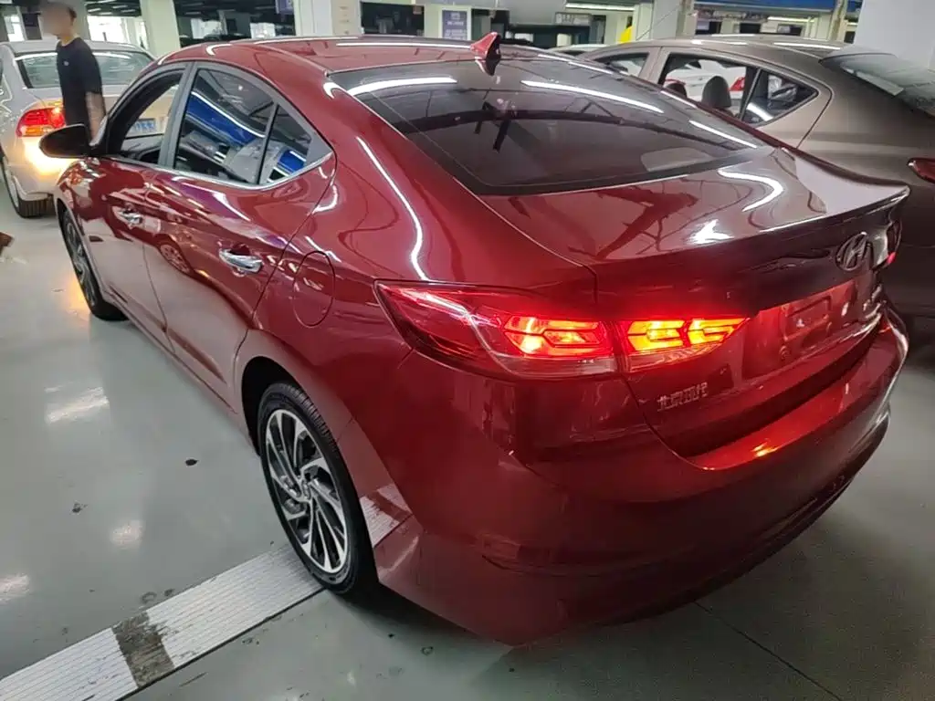 Hyundai Elantra — миниатюра 5