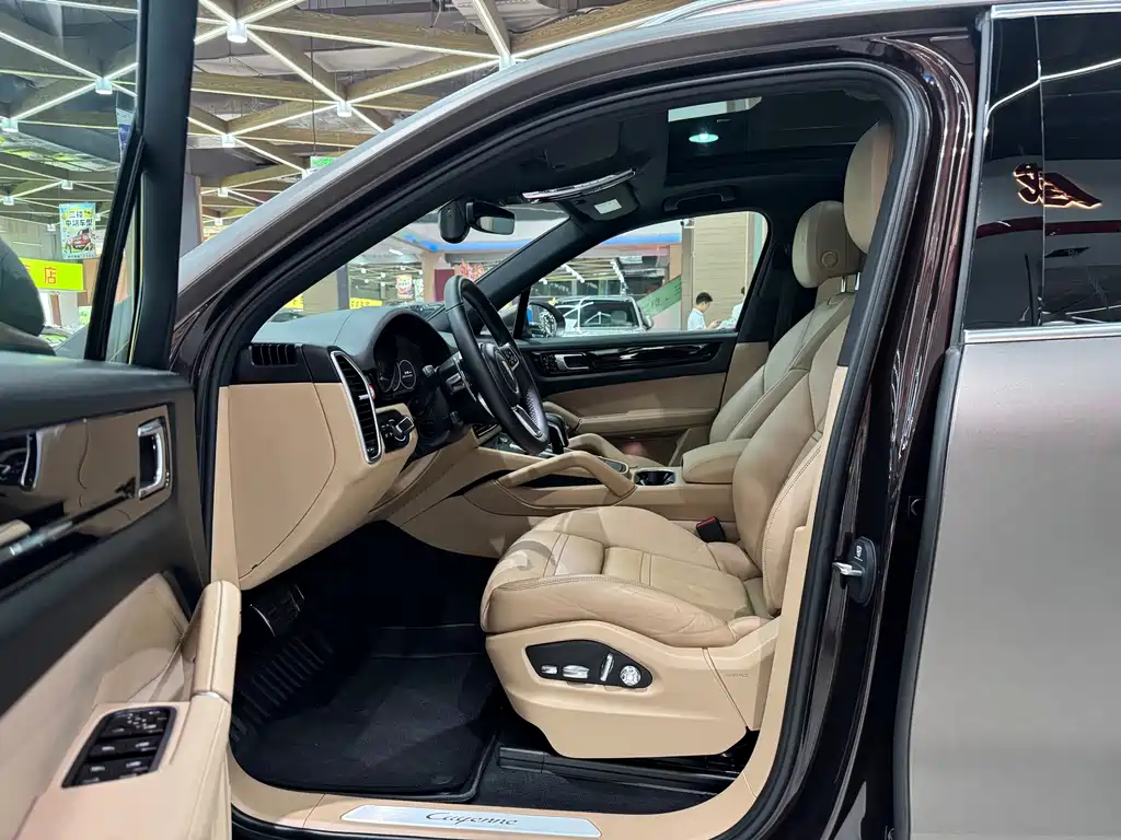 Porsche Cayenne — миниатюра 8