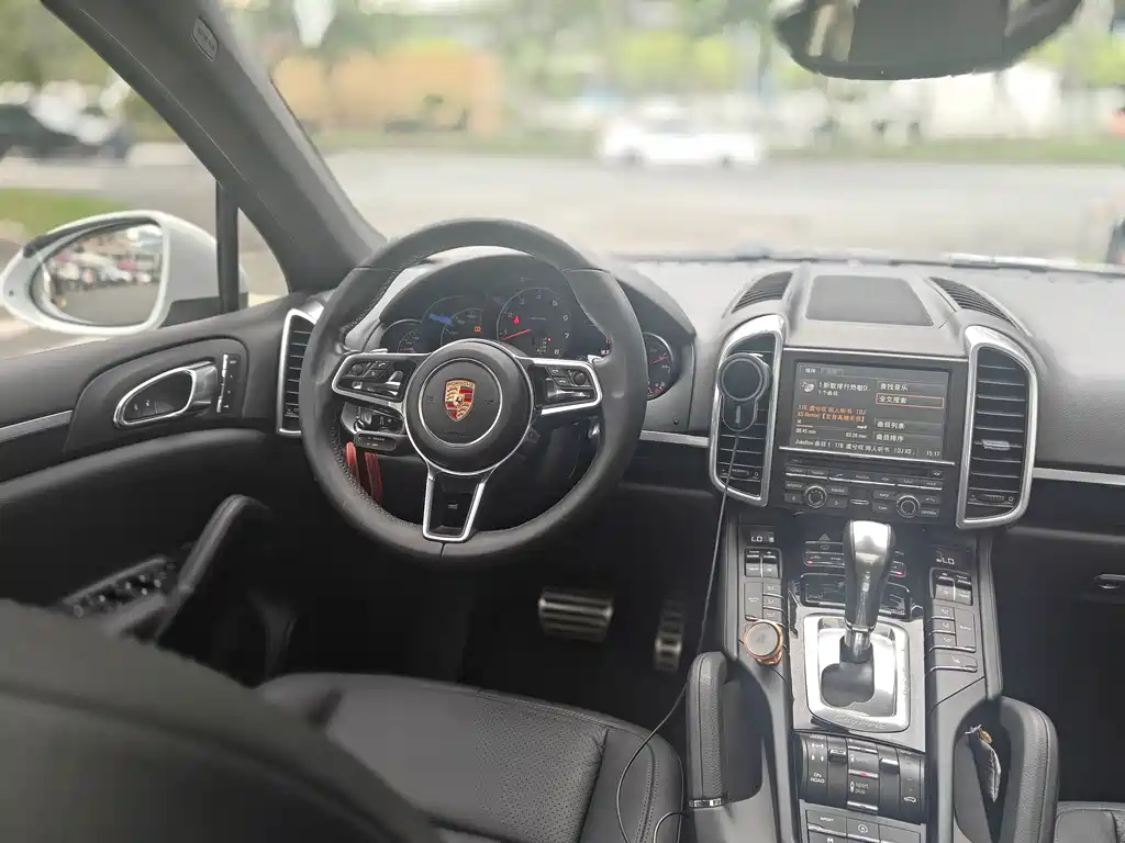 Porsche Cayenne — миниатюра 4