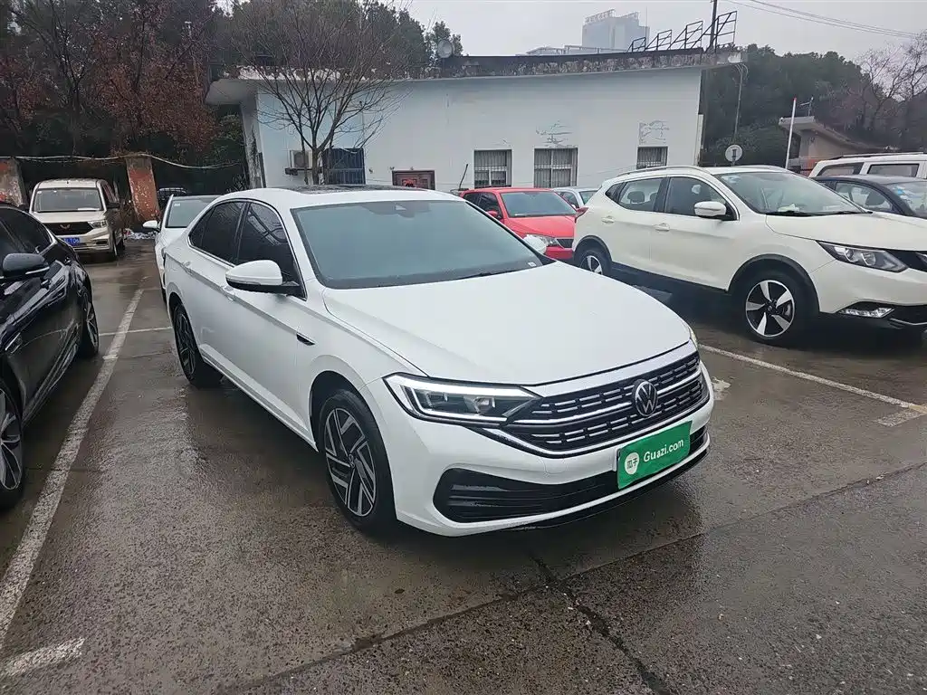 Volkswagen Sagitar 2025 300TSI DSG