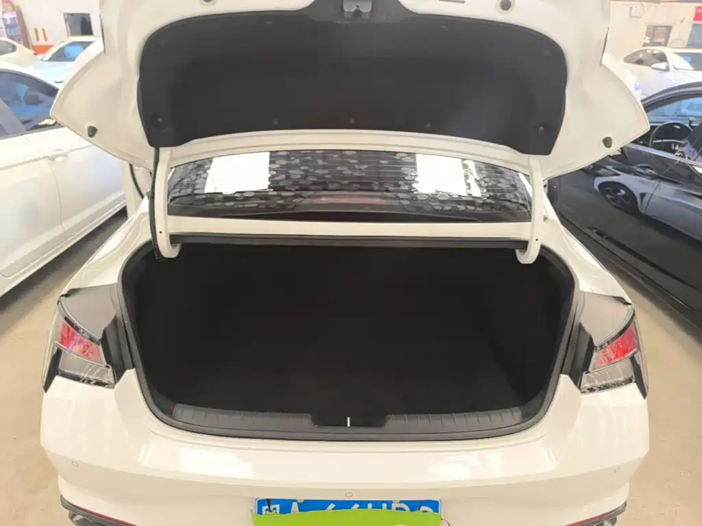 Hyundai Elantra — миниатюра 19