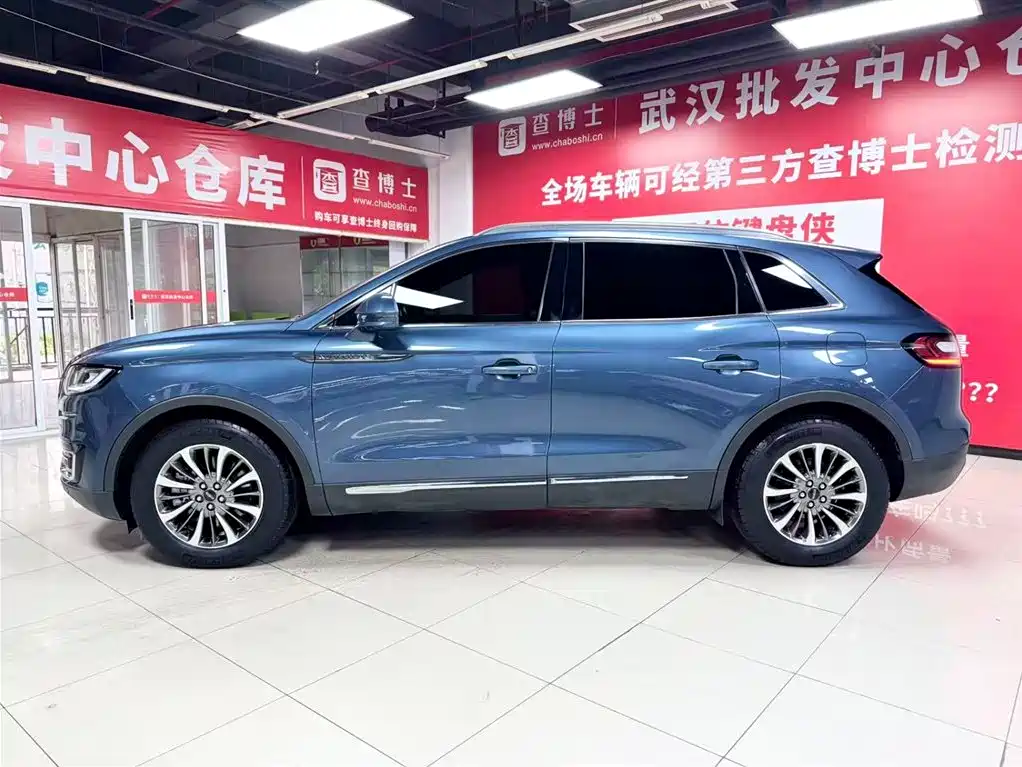 LINCOLN NAVIGATOR (IMPORT)