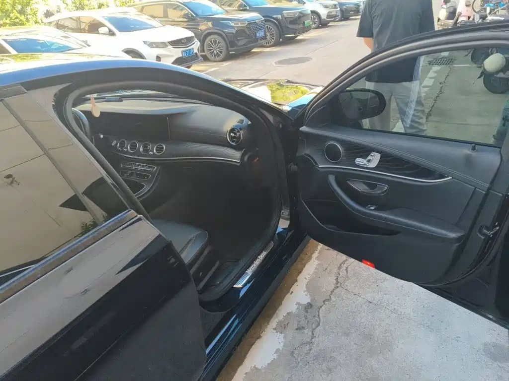 Mercedes-Benz E-Class (Import) — миниатюра 17