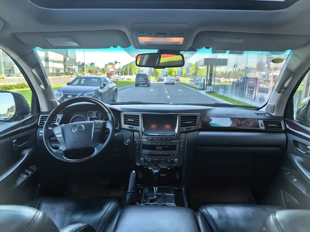 Lexus LX — миниатюра 14