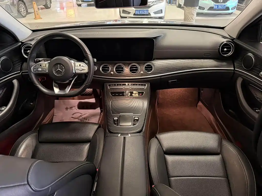 Mercedes-Benz E-Class — миниатюра 8
