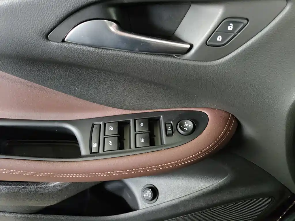 Buick Envision Plus — миниатюра 7