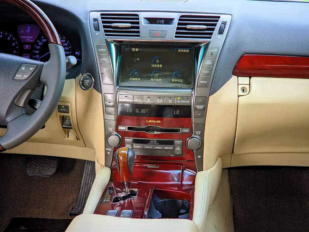Lexus LS — миниатюра 7