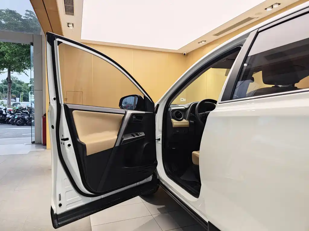 Toyota RAV4 2016 2.0L CVT V
