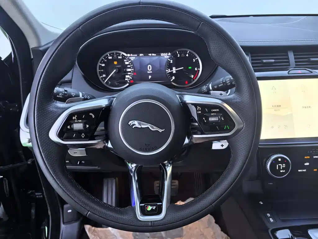 Jaguar E-PACE — миниатюра 10