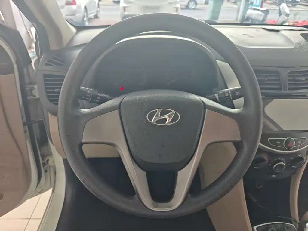 Hyundai Verna — миниатюра 7