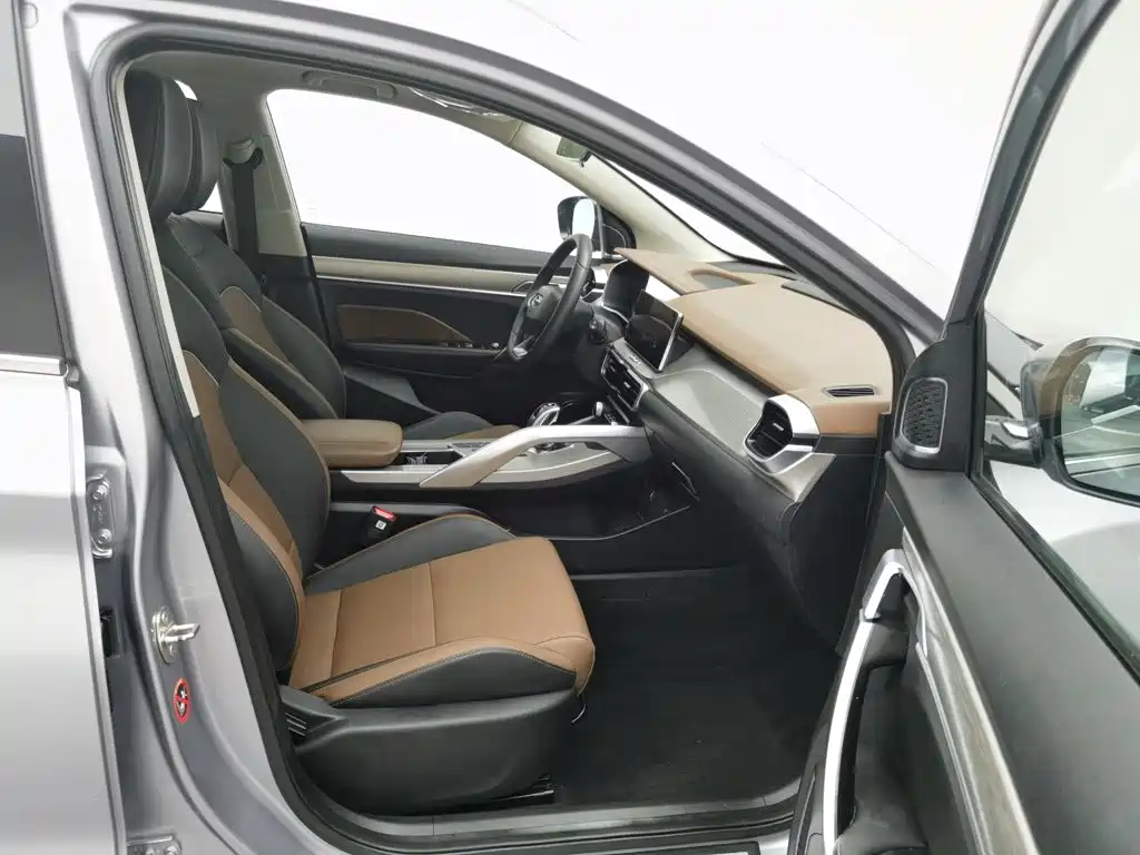 Geely Binyue — миниатюра 23