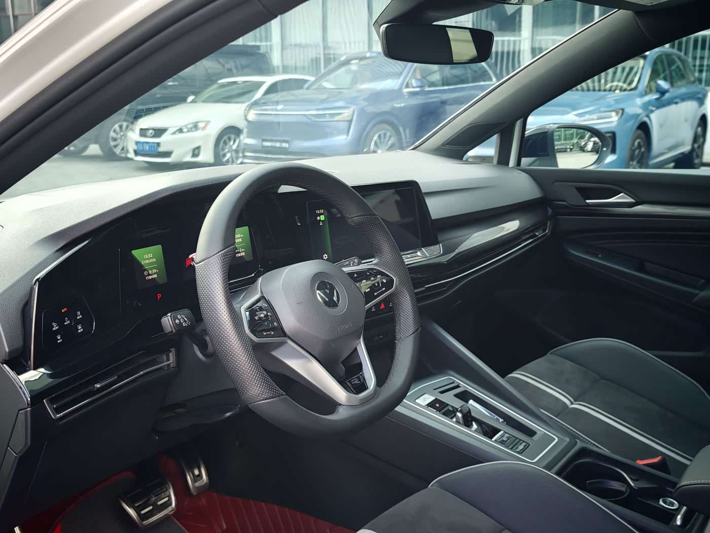 Volkswagen Golf 1.4 л 2024 г. Белый, пробег 45000 км