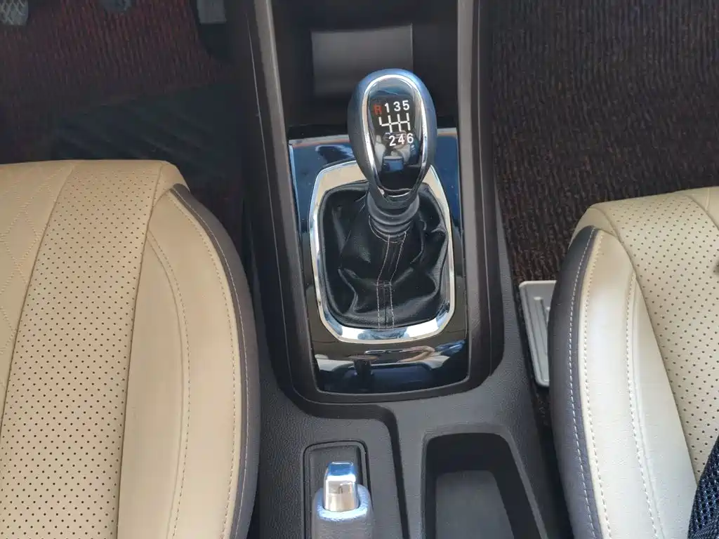 Baojun 310W — миниатюра 14