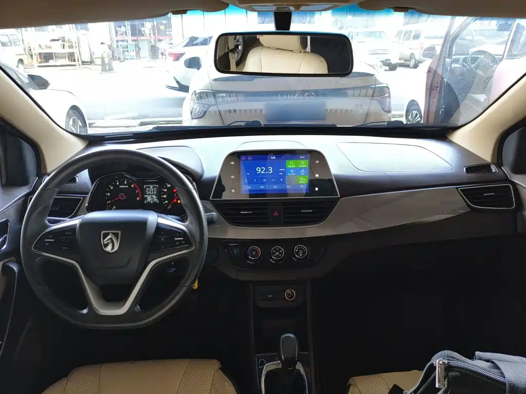 Baojun 310W — миниатюра 10