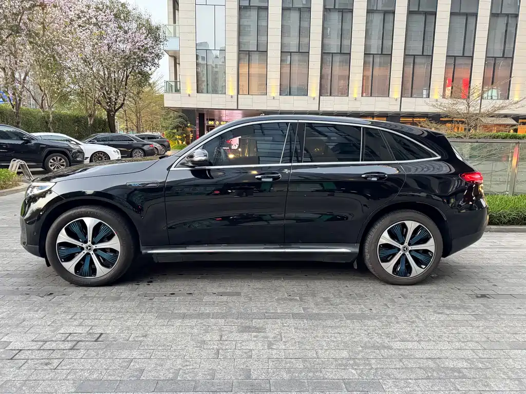 MERCEDES-BENZ EQC