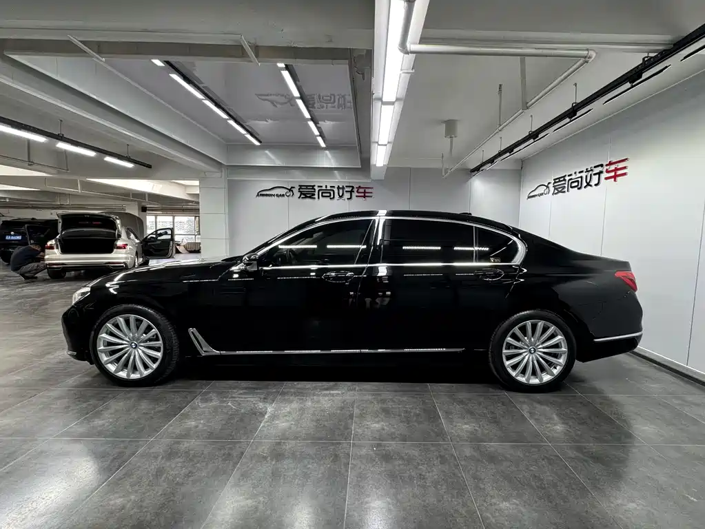 BMW 7 Series — миниатюра 4