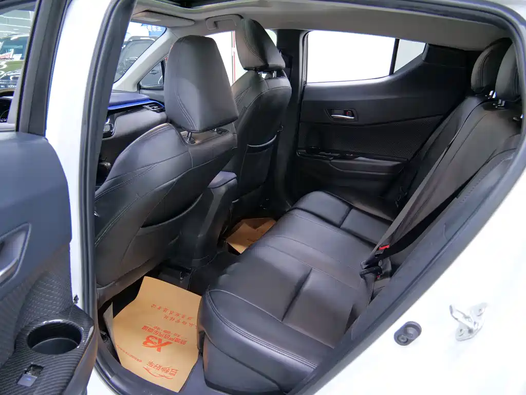 Toyota C-HR — миниатюра 6