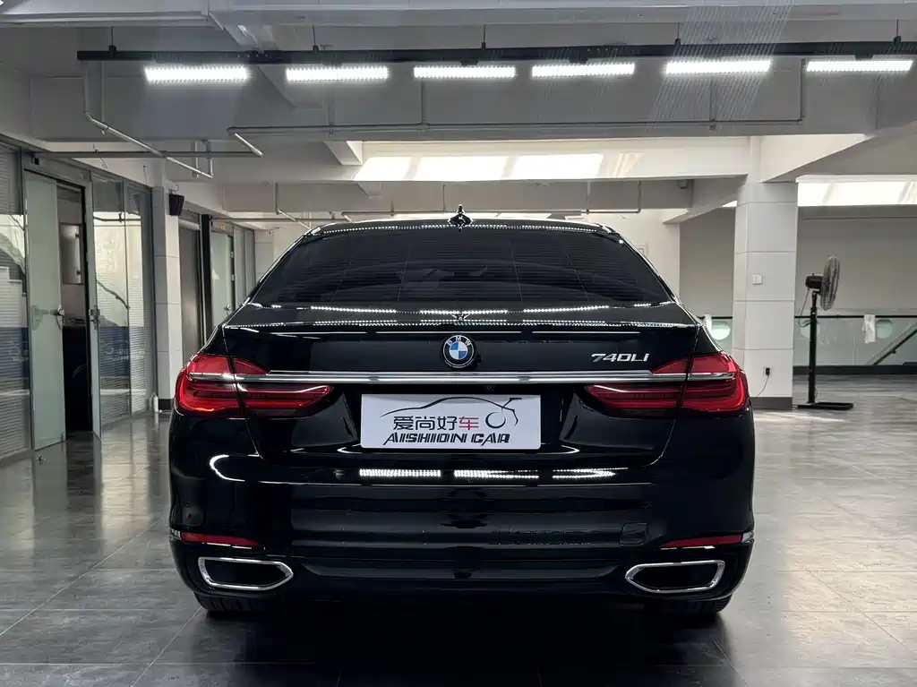 BMW 7 Series — миниатюра 6