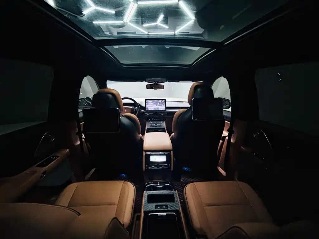 Lincoln Aviator — миниатюра 12