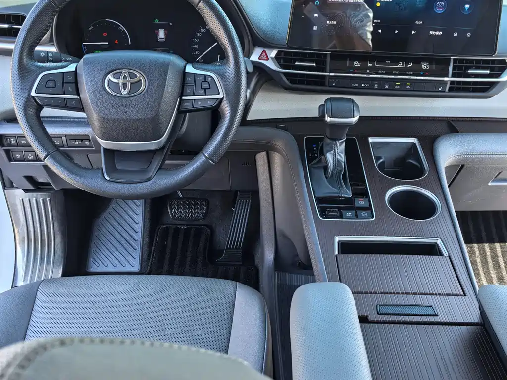 Toyota Granvia — миниатюра 5