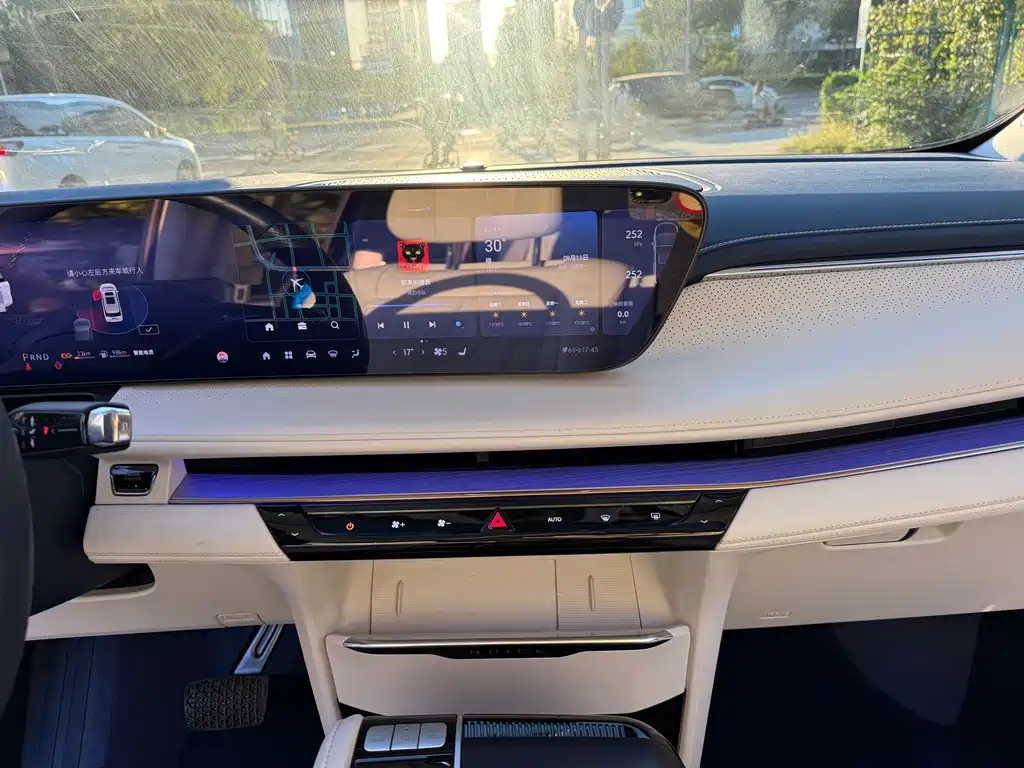 Buick GL8 Hybrid — миниатюра 13