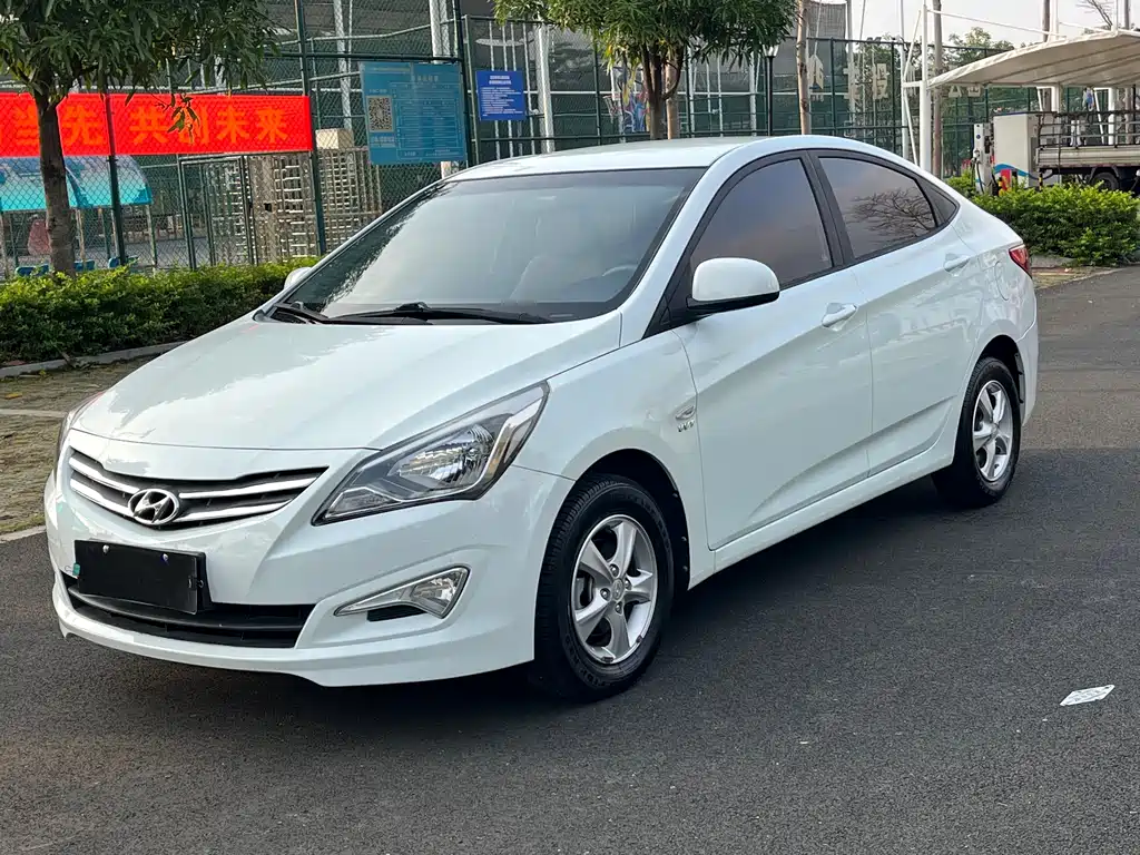 HYUNDAI RENA