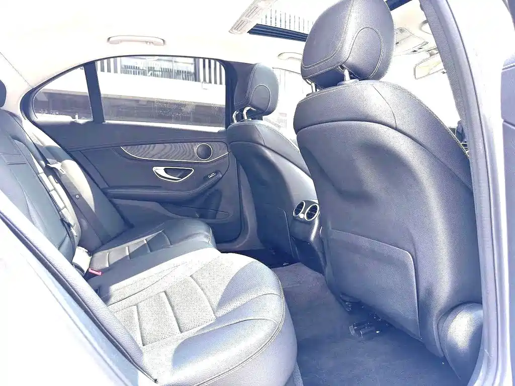 Mercedes-Benz C-Class — миниатюра 6