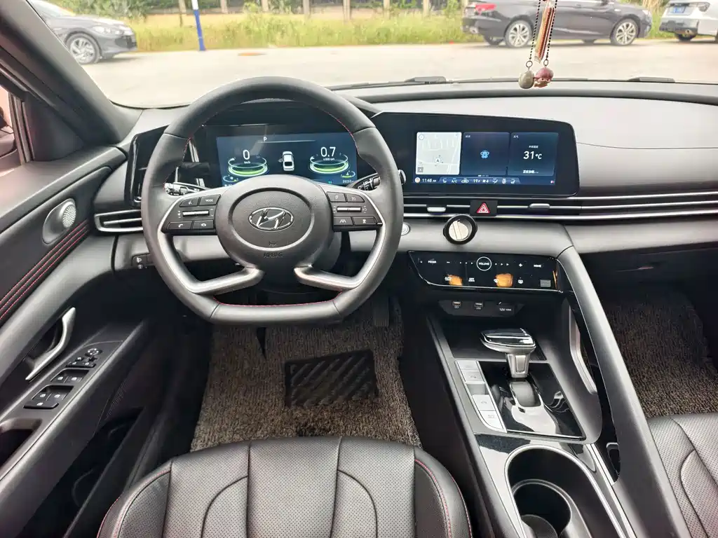 Hyundai Elantra — миниатюра 12