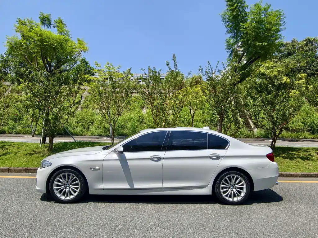 BMW 5 Series — миниатюра 3