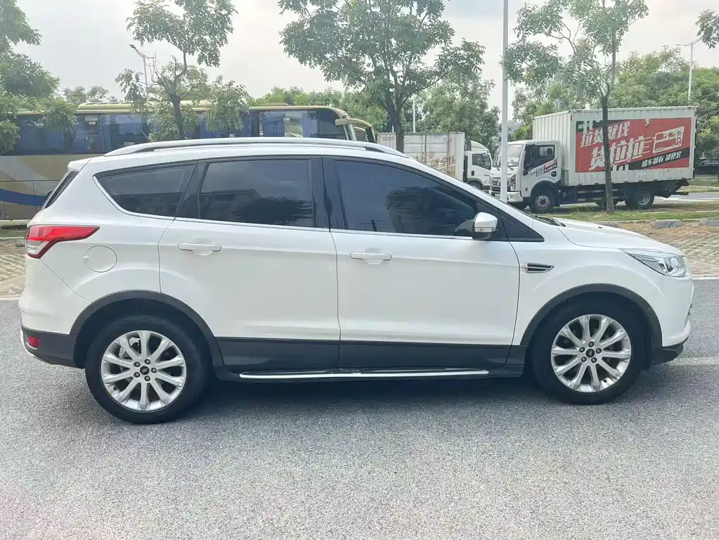 Ford Kuga — миниатюра 5