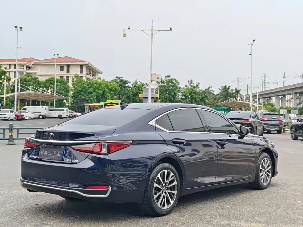 Lexus ES 2021 200