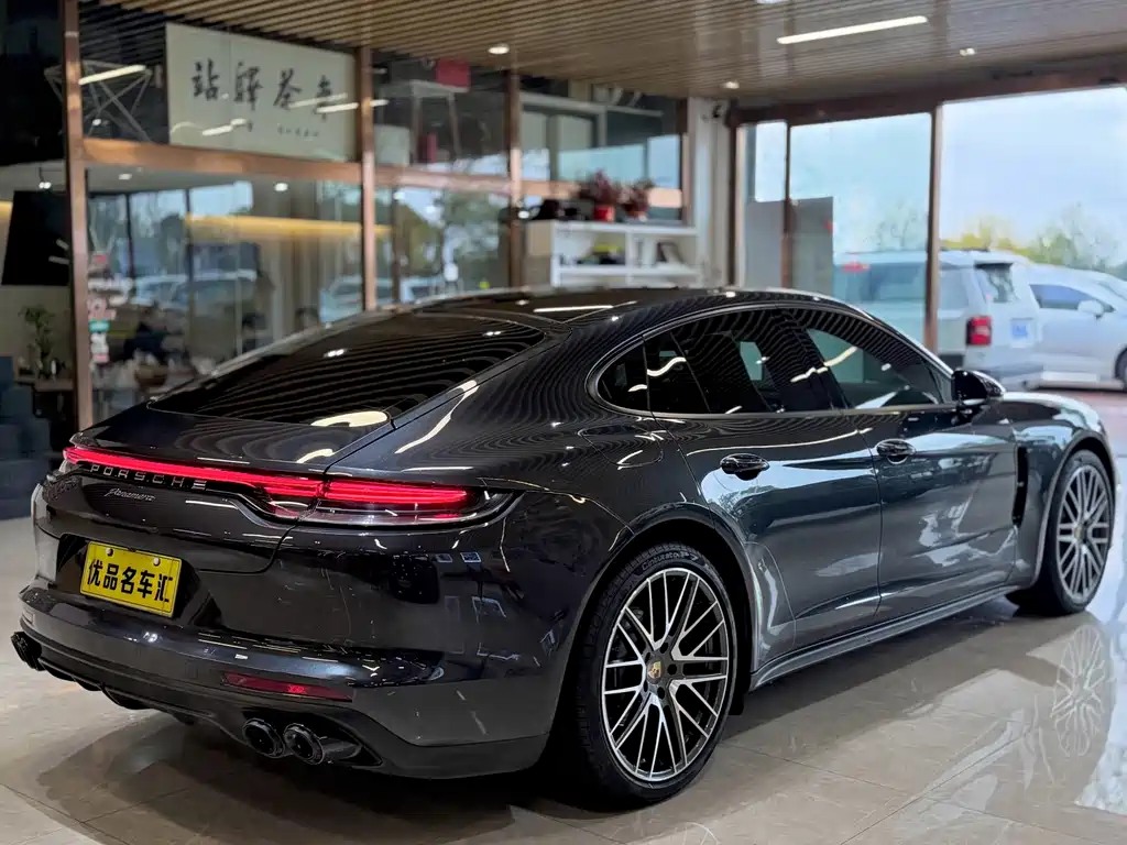PORSCHE PANAMERA